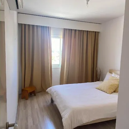 Summer Getaway: Stunning 1 Bedroom Apartment! Polis
