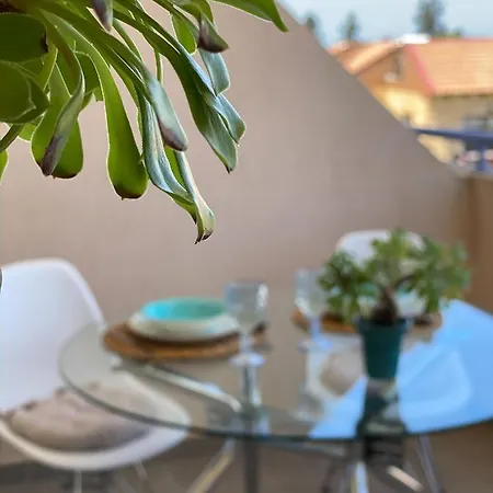Summer Getaway: Stunning 1 Bedroom Apartment! *
